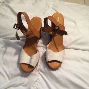 Rue 21 tan and white wedges💕
